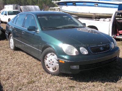 A 1998 Lexus  