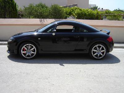 A 1999 Audi  