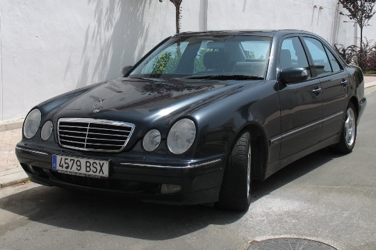 2000 Mercedes-Benz E Series picture