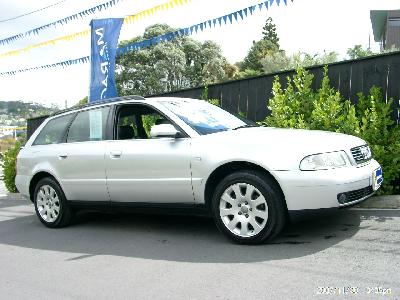 A 2000 Audi  