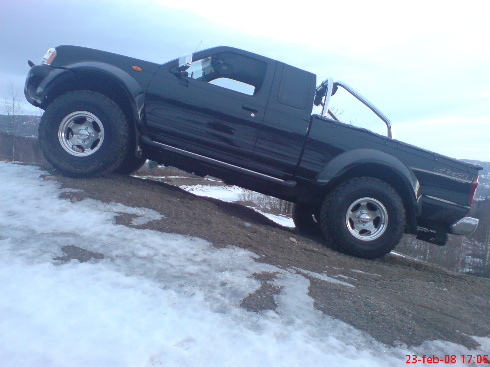 2004 Nissan Frontier King Cab picture