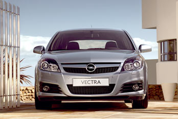 A 2005 Opel Vectra 