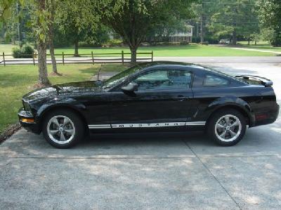 2005 Ford Mustang V6 Premium Coupe picture