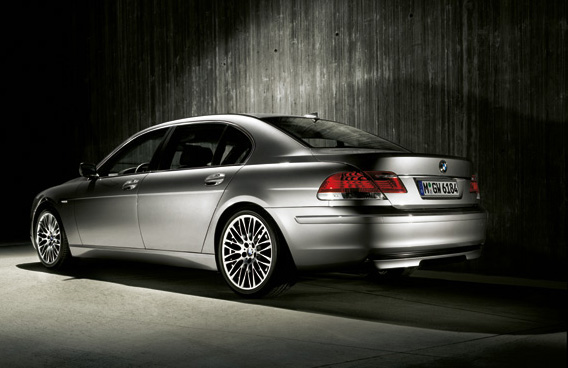 2005 BMW 740i picture