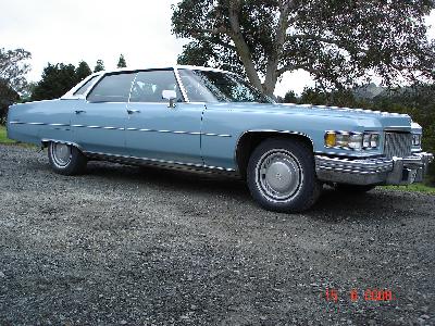 Cadillac DeVille Sedan 1975
