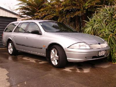 A 1999 Ford  