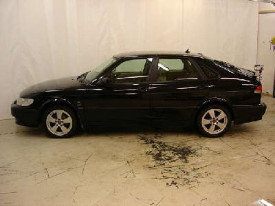 A 1999 Saab  