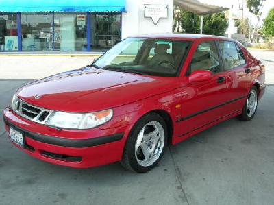 A 2000 Saab  