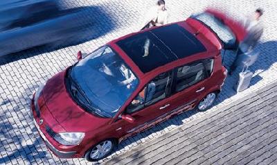 A 2006 Renault  