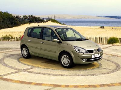 A 2007 Renault  