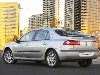 A 2007 Renault  