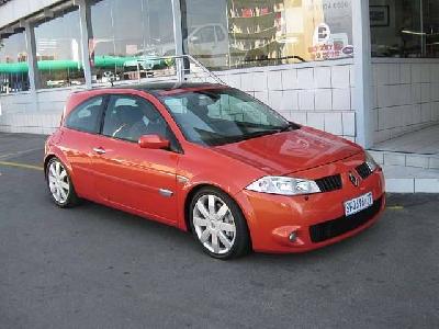 A 2008 Renault  