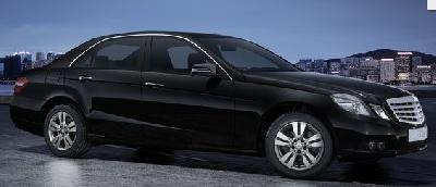 A 2010 Mercedes-Benz  