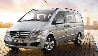 A 2011 Mercedes-Benz  